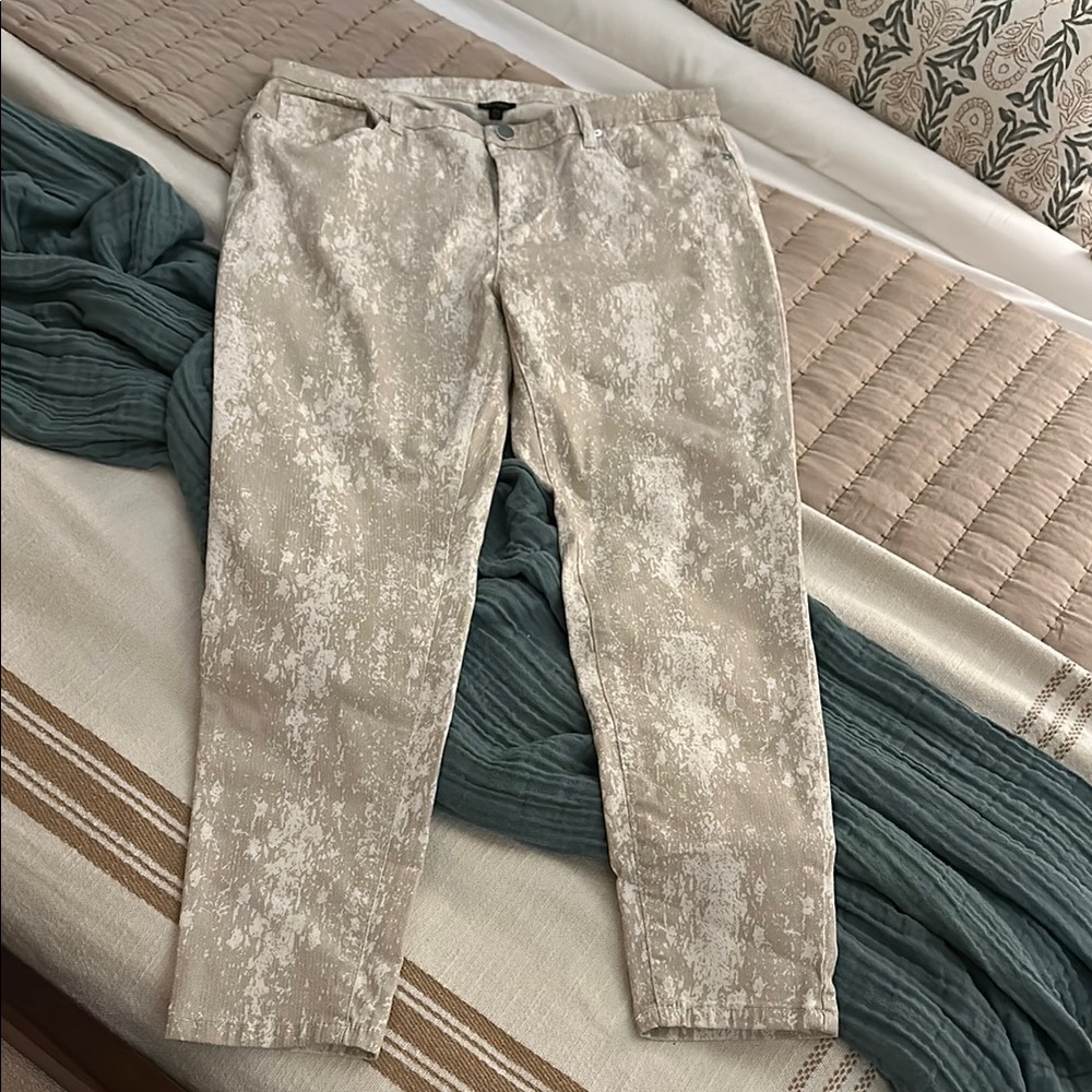 Coco + Carmen Cream Skinny Pants with Elegant Pattern